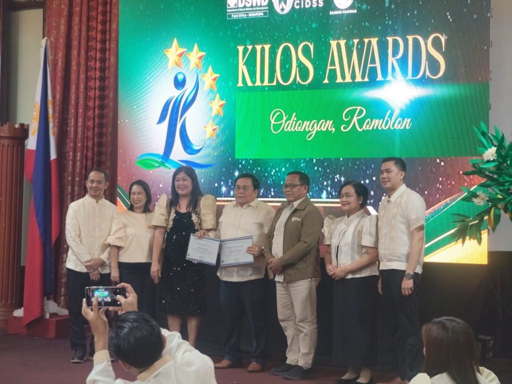 Romblon LGUs Receive DSWD Community Development Awards