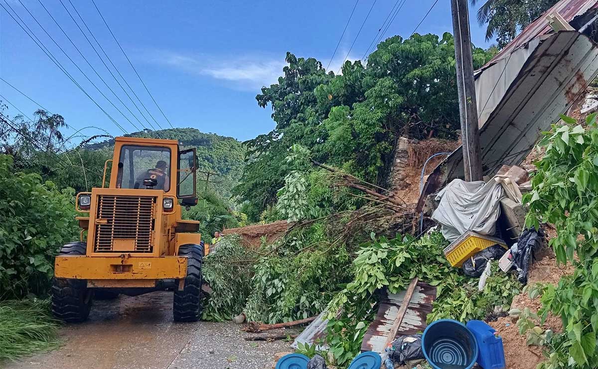 Heavy Rain Triggers Soil Collapse on Barangay Capaclan Road in Romblon